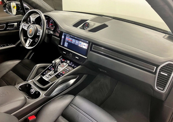 Porsche Cayenne cena 399000 przebieg: 101861, rok produkcji 2018 z Kleszczele małe 781